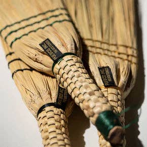 HAND BROOM - BEIGE
