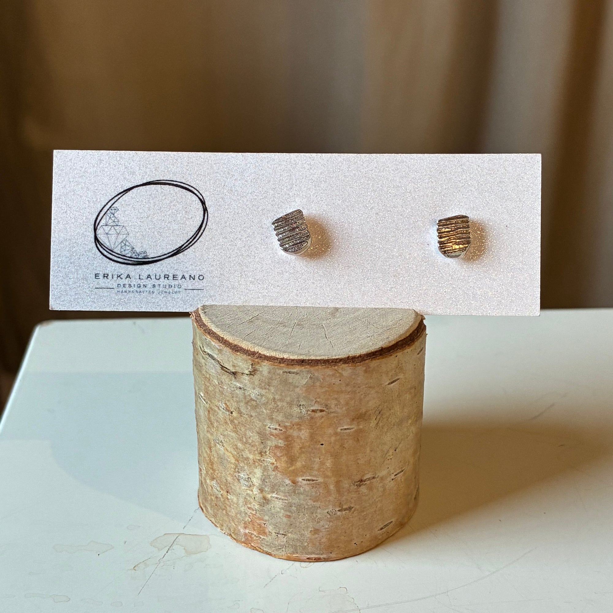 EL026-10 Hammered Rounded Rectangle Studs