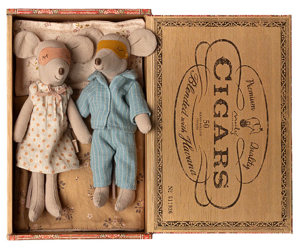 Mum and Dad in Cigar Box