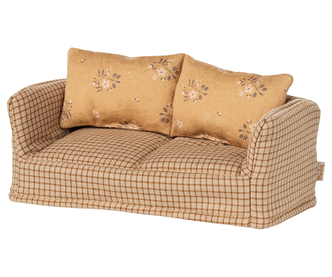 Couch, Mouse - Mable