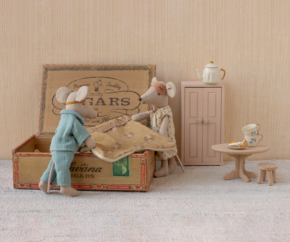 Mum and Dad in Cigar Box