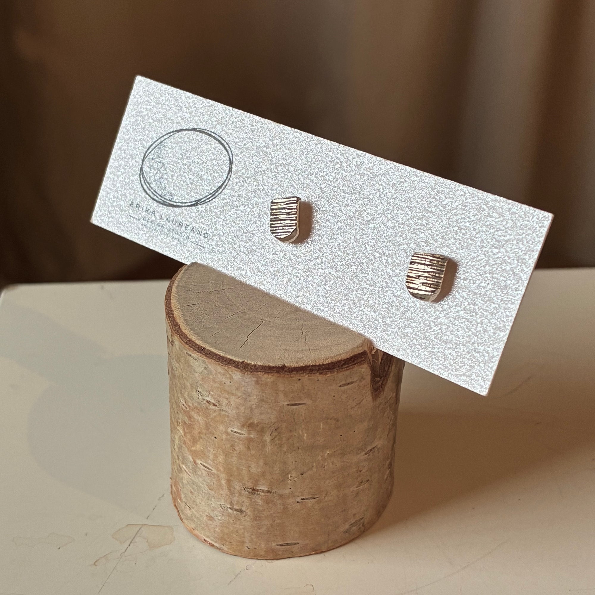 EL026-10 Hammered Rounded Rectangle Studs