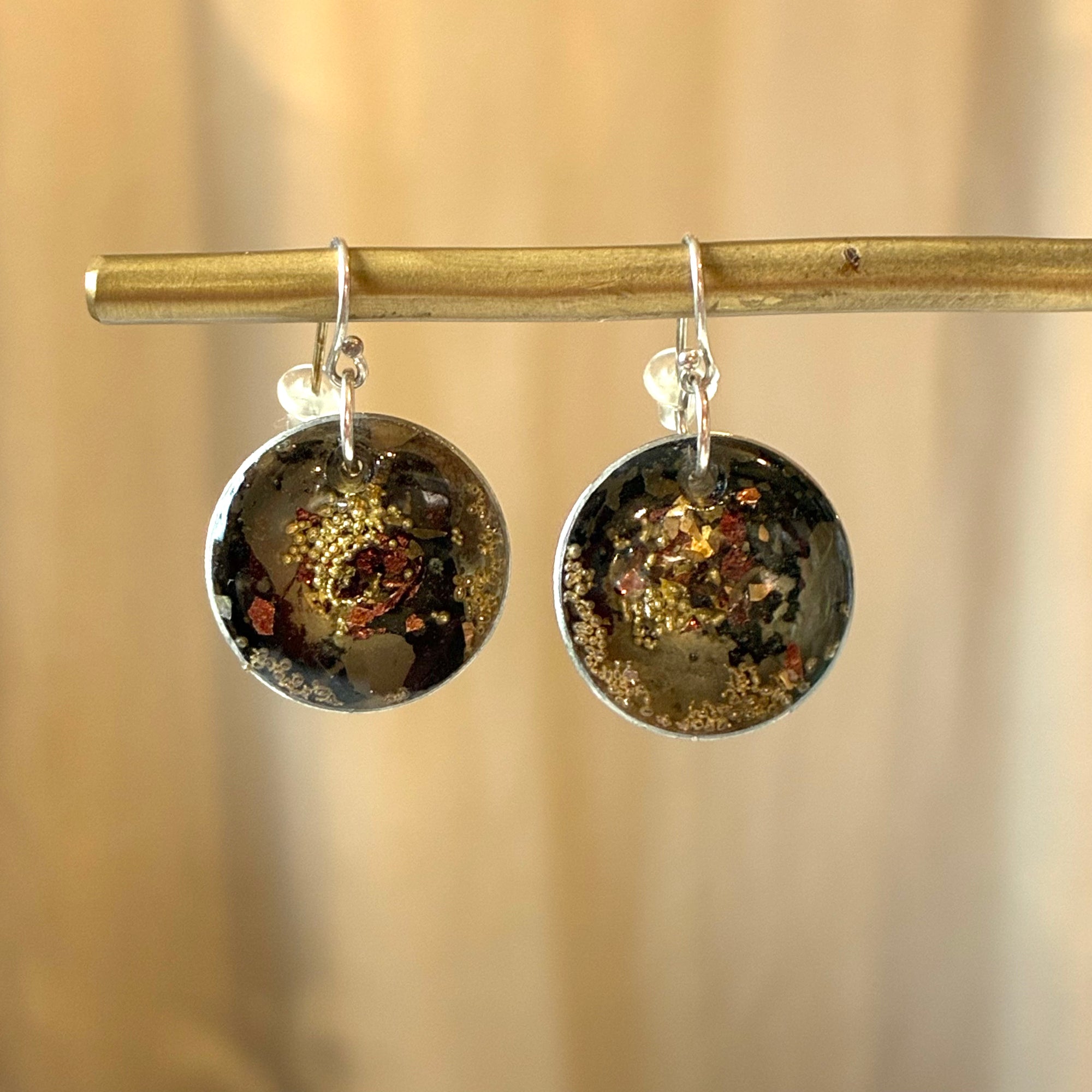 EL026-32 Black/Beige/Copper Resin Earrings
