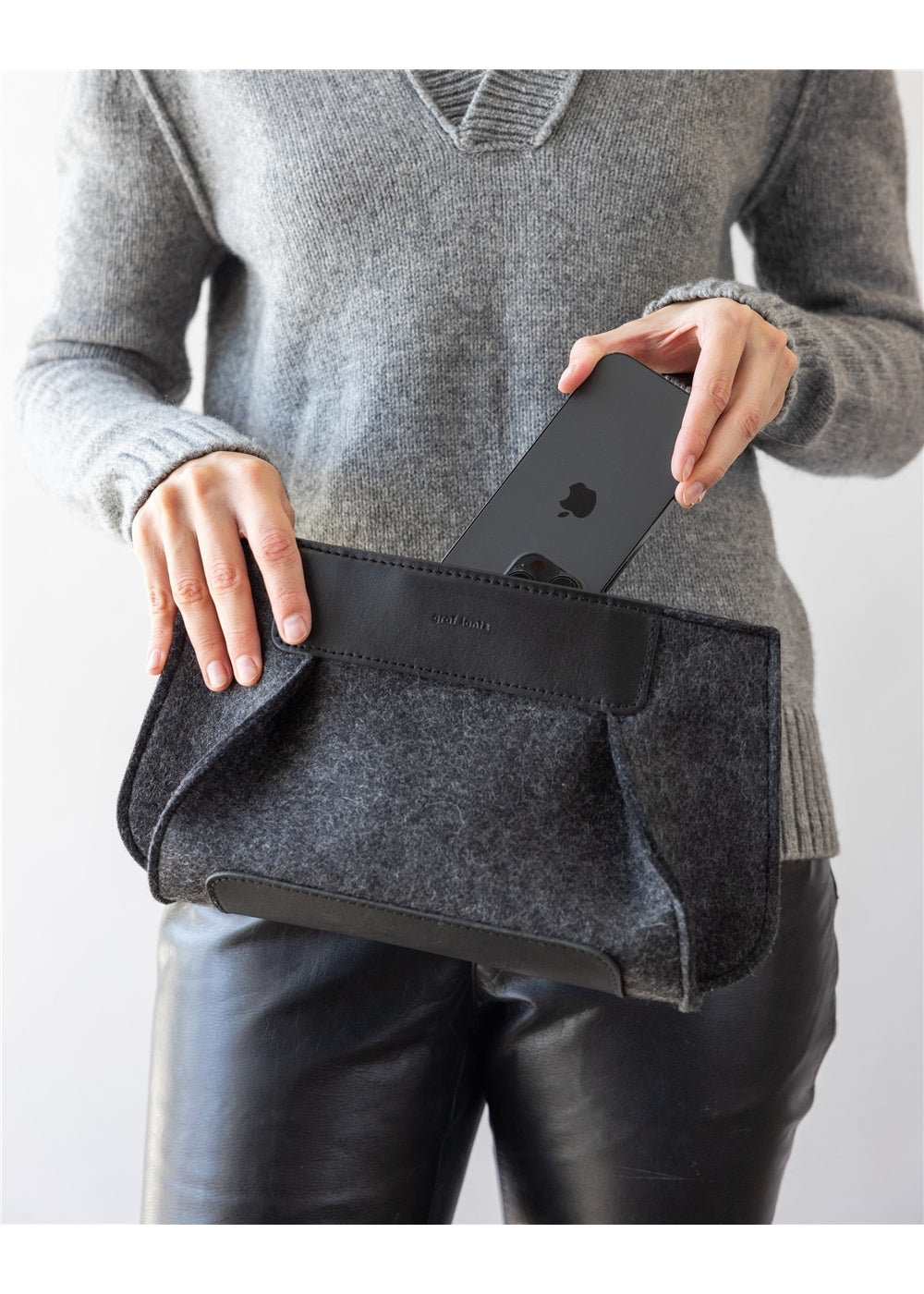 Frankie Clutch - CHARCOAL BLACK