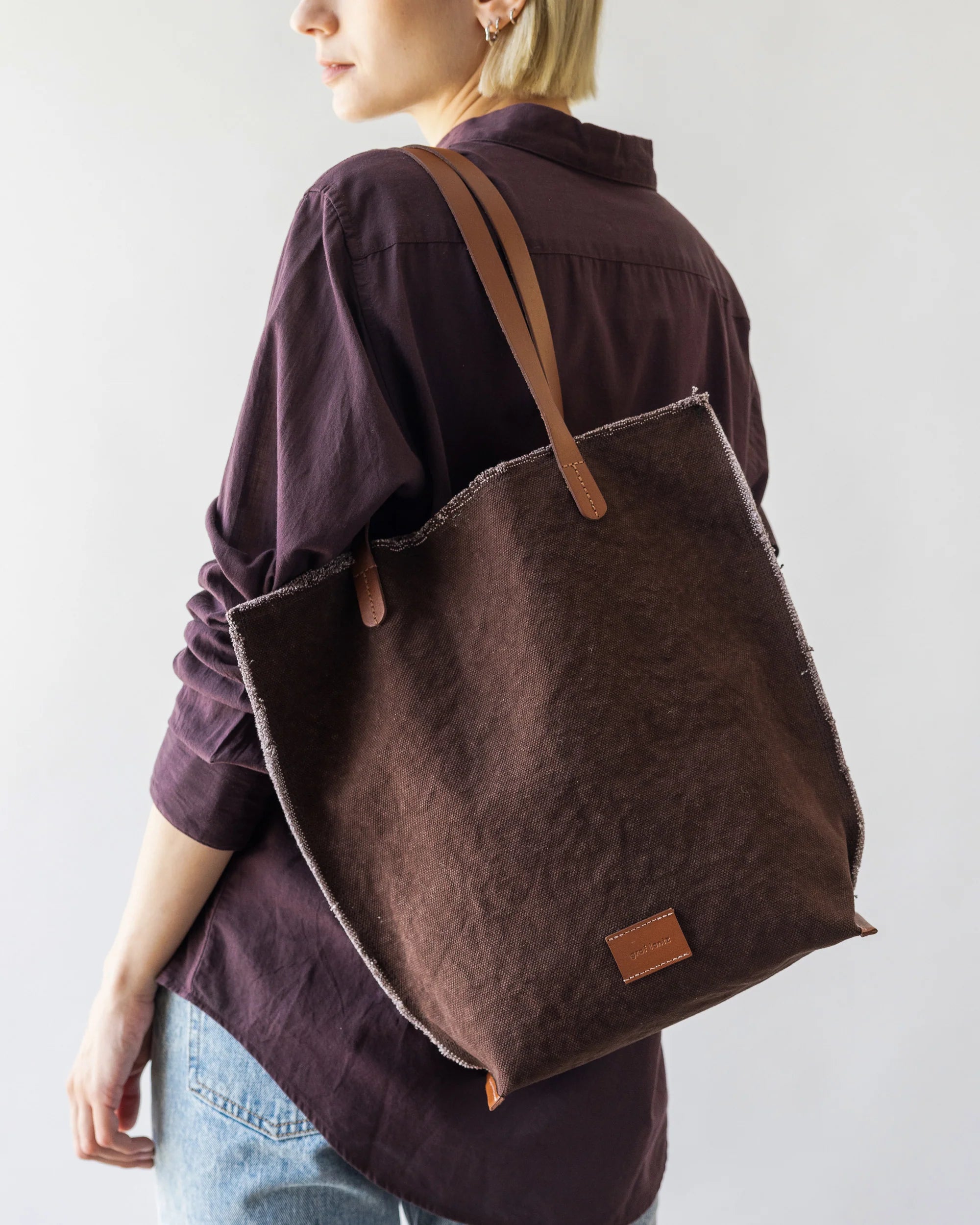 Hana Canvas Tote - Currant Brown